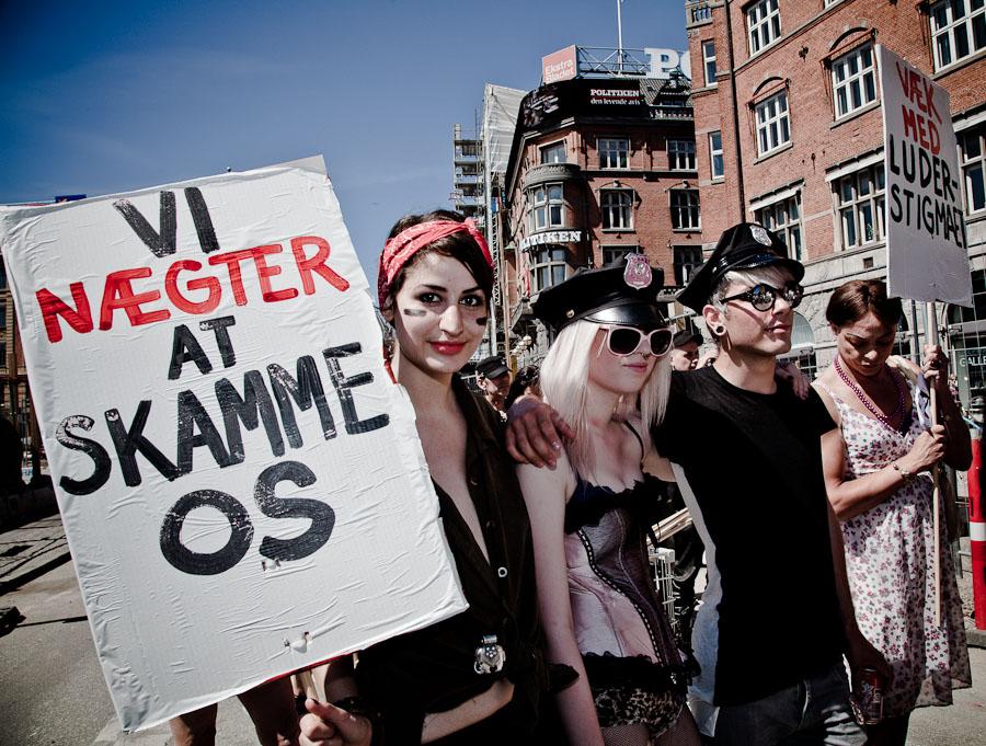 Slutwalk-7.jpg.f158ee4828bc1d0cf0de0ccb64ca00ef.jpg