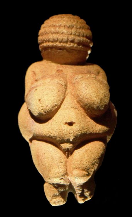 Venus_of_Willendorf_frontview_retouched_2.jpg